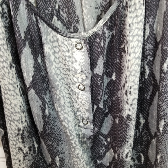 Bebe 100% silk Snake skin print Blouse size Small - Picture 3 of 8